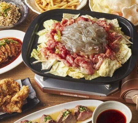 【生ビール付き飲み放題】リーズナブルに楽しめる　麻辣仕立ての鶏鉄板コースの画像